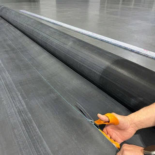 Membrană EPDM RubberBear pentru iazuri și lacuri. Folie cauciuc premium, 100% fish-safe, rezistentă UV și îngheț.